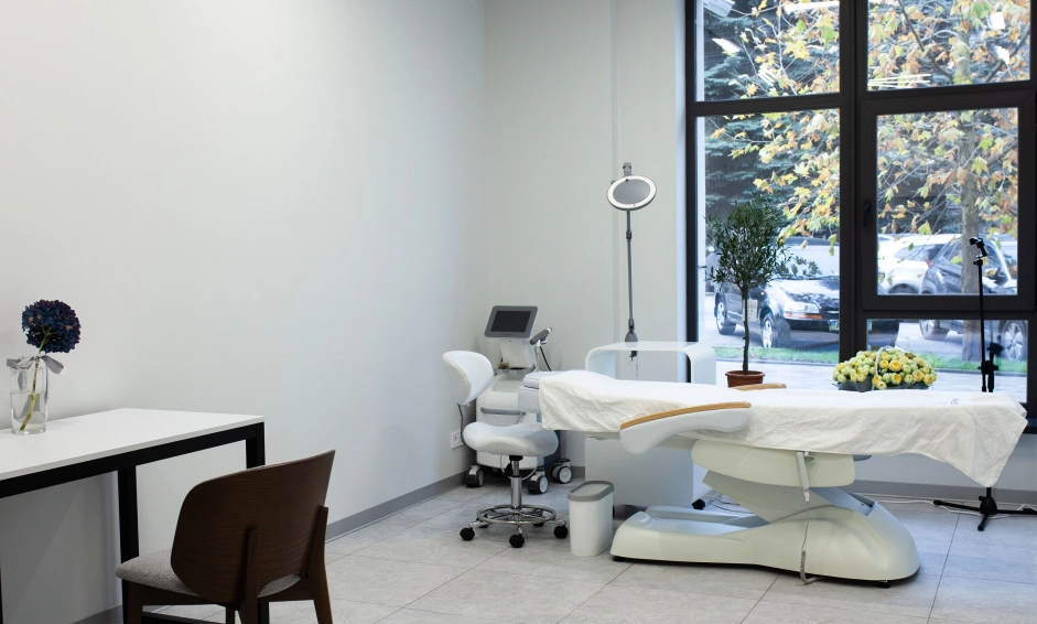 our-clinic__img